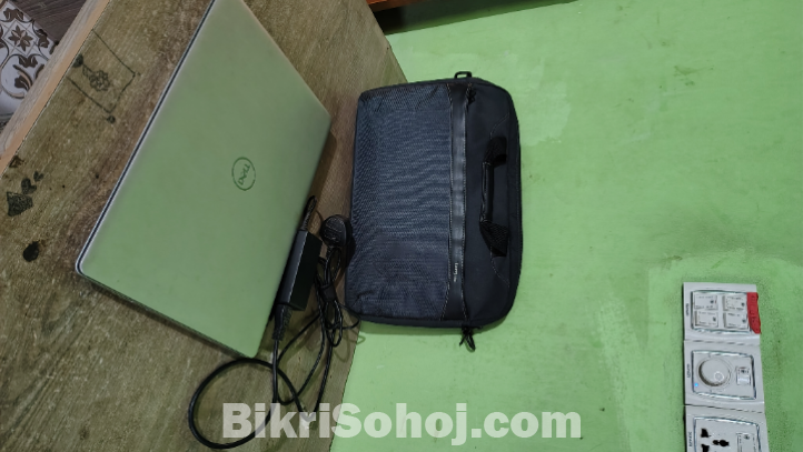 Dell Inspiron 15 5570 Core i7 8th Gen 15.6